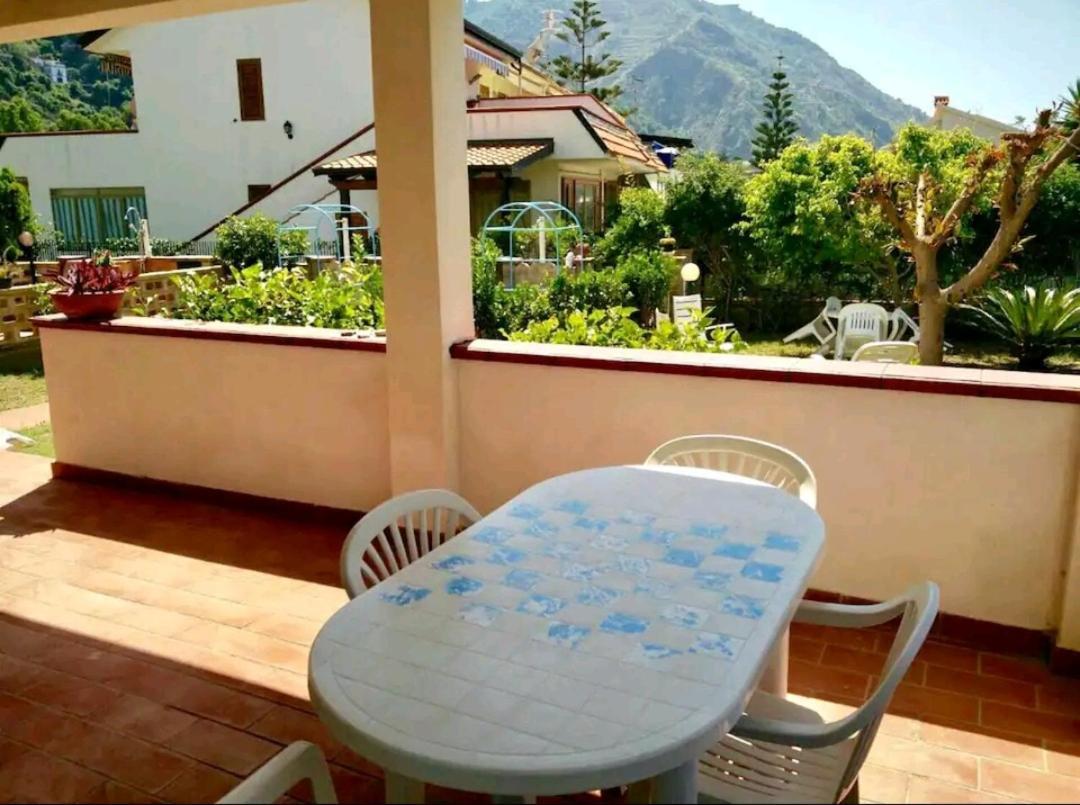 Casa Con Giardino E Terrazzo Vicino Al Mare Villa Piraino Eksteriør bilde
