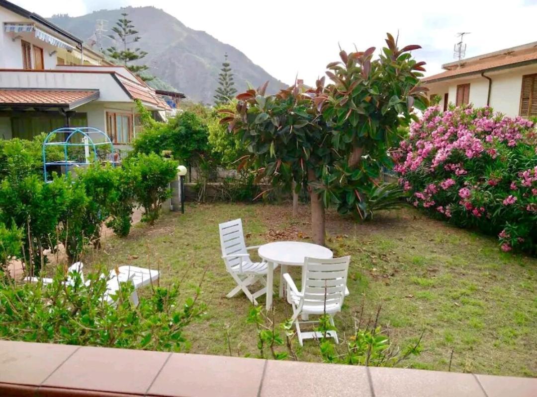 Casa Con Giardino E Terrazzo Vicino Al Mare Villa Piraino Eksteriør bilde